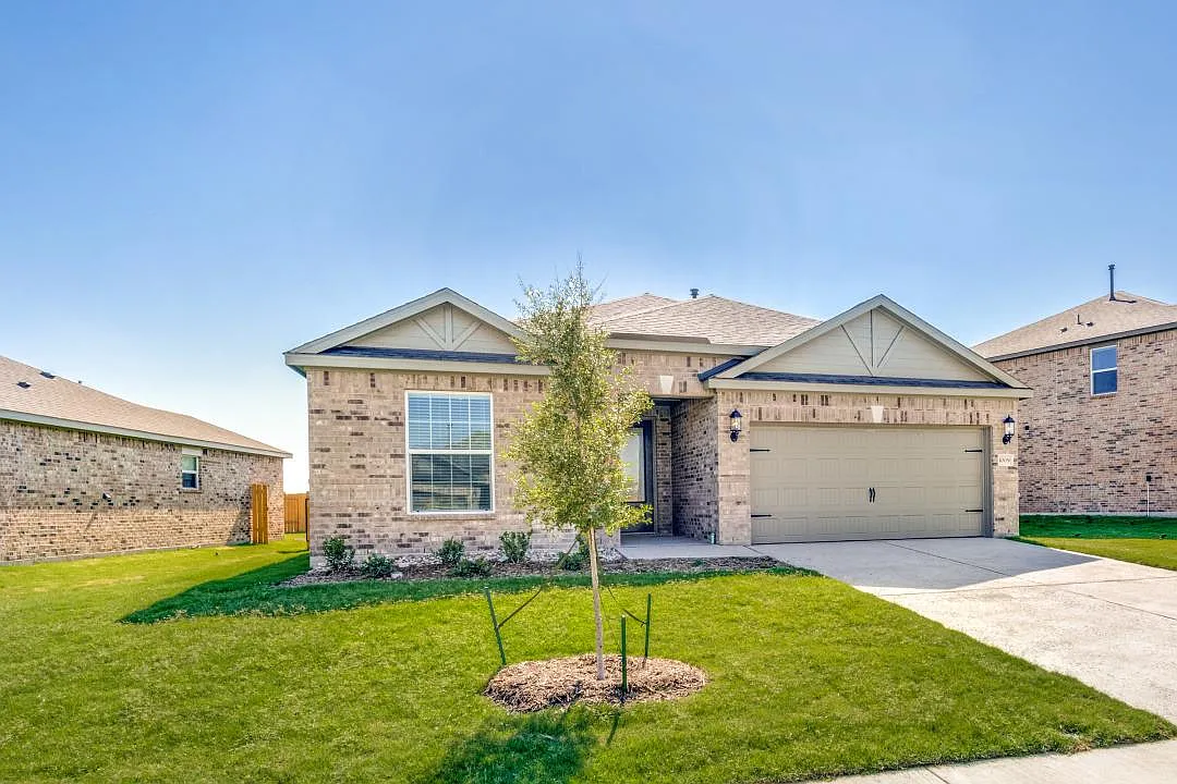 1009 Calhoun Dr — Photo 2