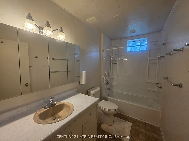 32 Meadowview Ave — Photo 16
