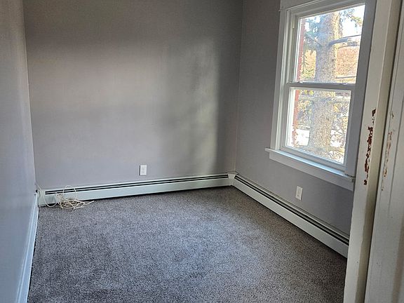 5th image of 3204 Hyde Park Blvd #2