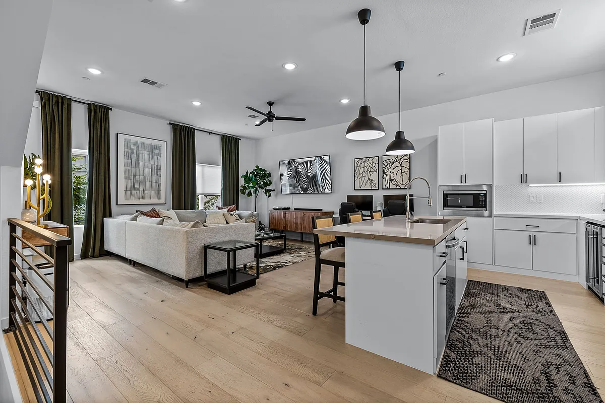 Building Photo - 1507 N Garrett Ave #203