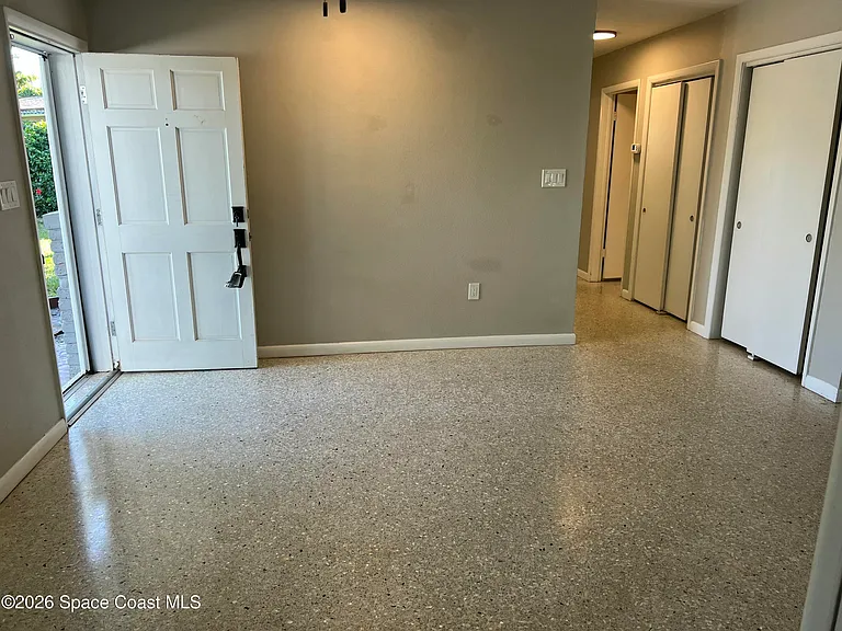 250 Debra Ct — Photo 34