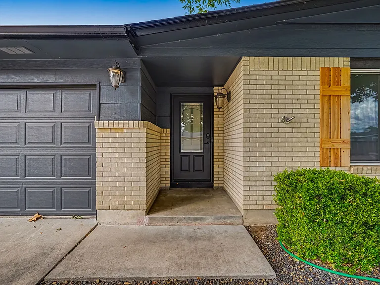 2115 N Courtney Dr — Photo 25