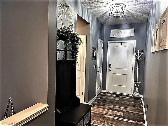 2nd image of 3553 Sandlewood Dr