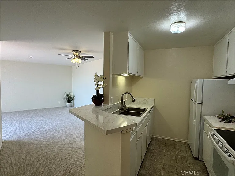 610 The Vlg #312 — Photo 1