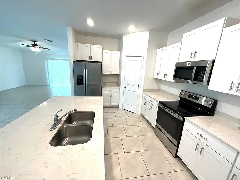 12245 Savanna Lakes Blvd — Photo 2