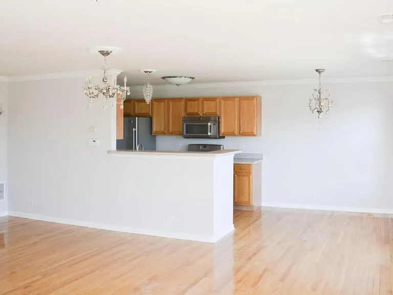 893 Enfield Dr — Photo 7