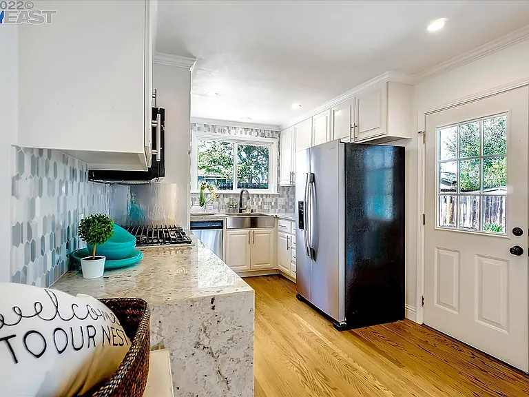 Meadowbrook Dr — Photo 8