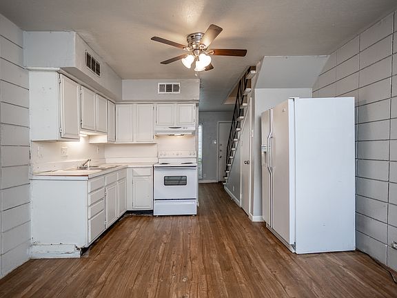 4th image of 9008 San Benito Way APT A4