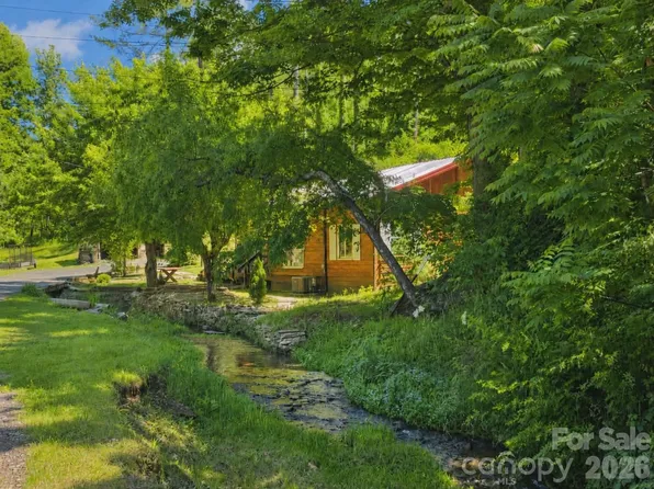 92 Buchanan Dr, Bakersville, NC 28705