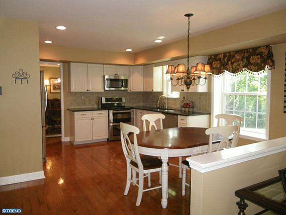5th image of 403 Denford Way