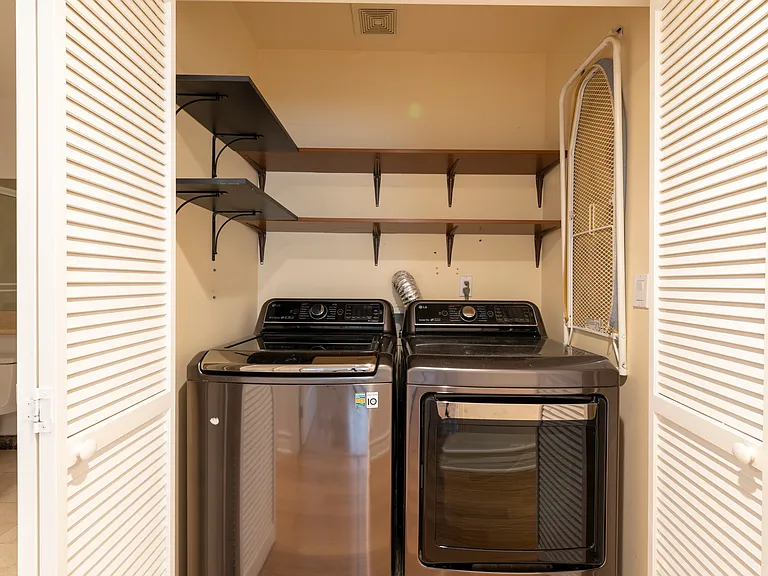 123 S Clark Dr #202 — Photo 17