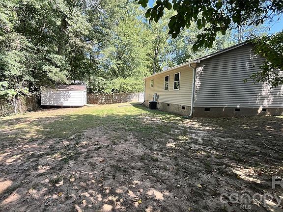 4th image of 828 Cornelius Rd
