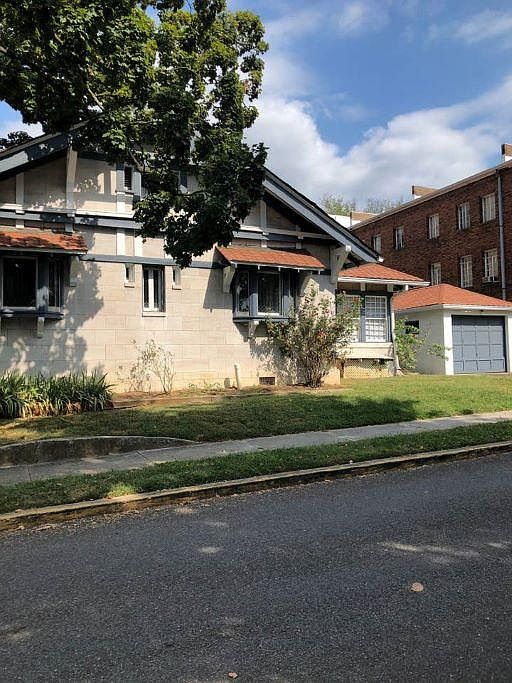 1st image of 810 W Hill Ave