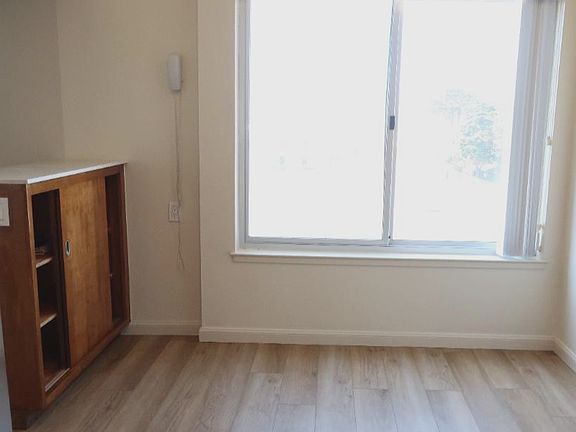 3rd image of 1901 Chestnut St APT 11