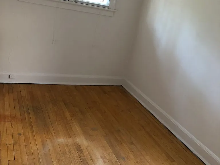 Newport Manor — Photo 37