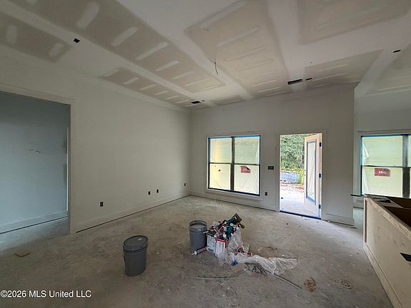 4th image of 105 Emily Ln