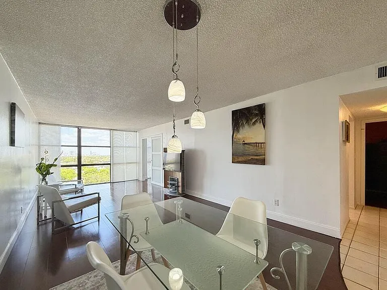800 Parkview Dr #823 — Photo 5
