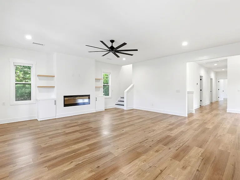 213 Myrtle Ave — Photo 10