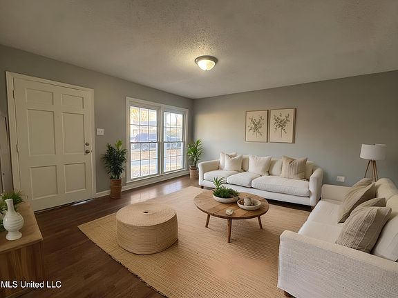 3rd image of 2081 Carrolton Dr