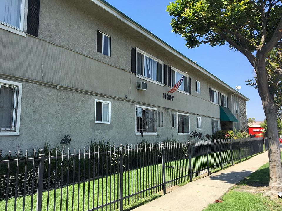 1st image of 11207 S Prairie Ave