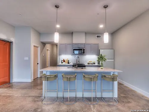 210 W Peden Aly Photo 1 210 W Peden Aly Photo 1