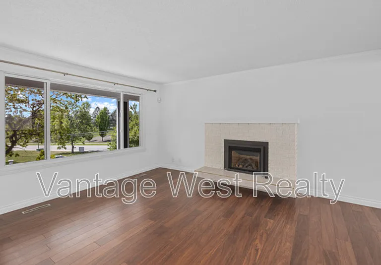 1930 Golfview Rd — Photo 4