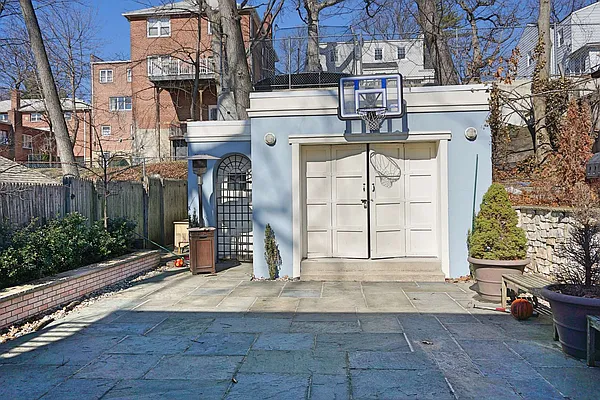 Sold by OOAKB&F INC | media 43