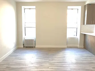 Rented by Realty 2000 Associates Ltd