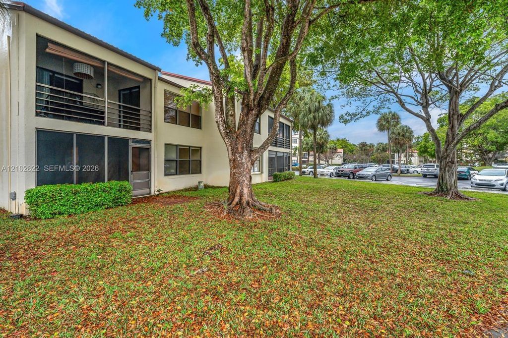 2300 S Cypress Bend Dr APT 102, photo 8