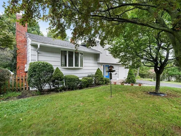 7 Van Dyke Avenue, Airmont, NY 10901