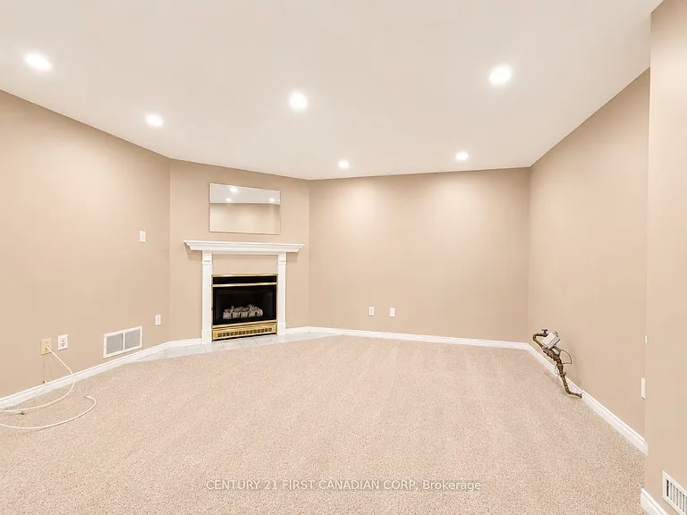 925 Lawson Rd #16 — Photo 9