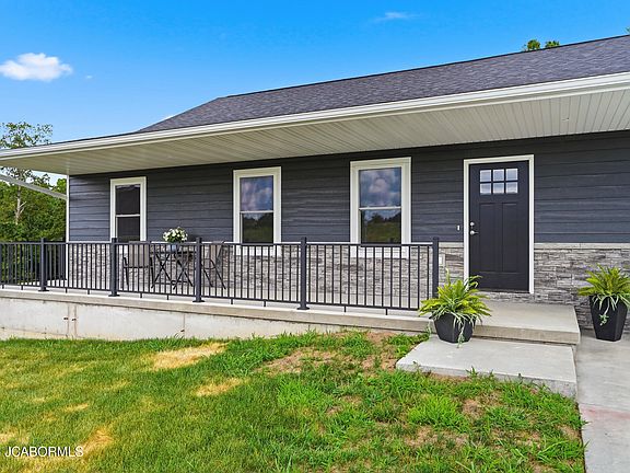 3rd image of 213 Gavin Ln