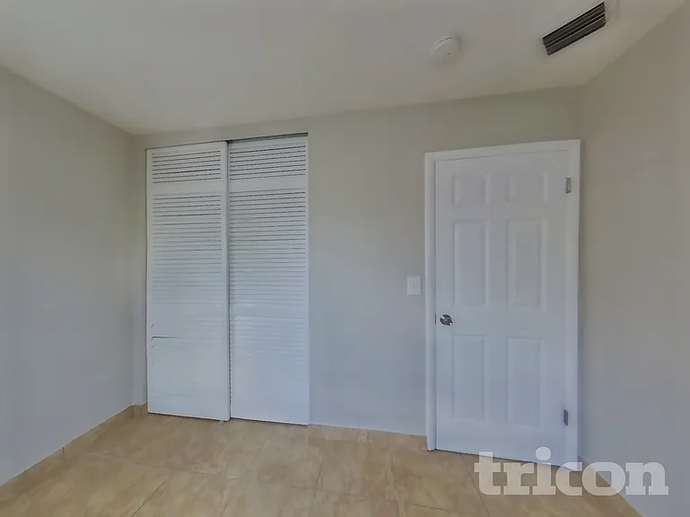 944 Shorecrest Ave — Photo 8