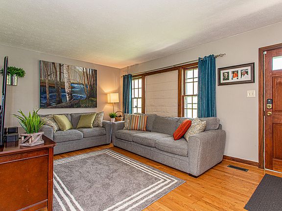 2nd image of 2208 Peachtree St