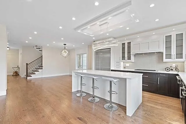 70 Columbus Dr — Photo 4