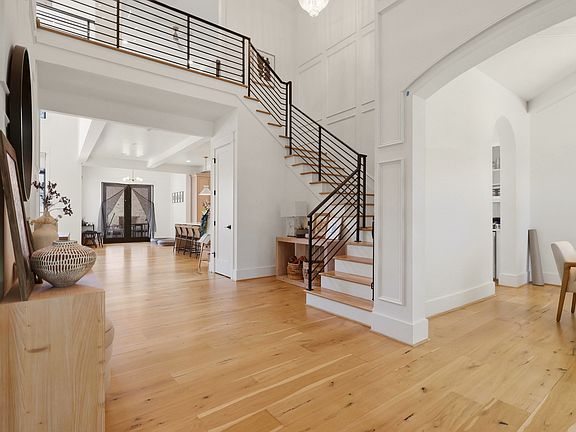 2nd image of 301 Kemp Rd W