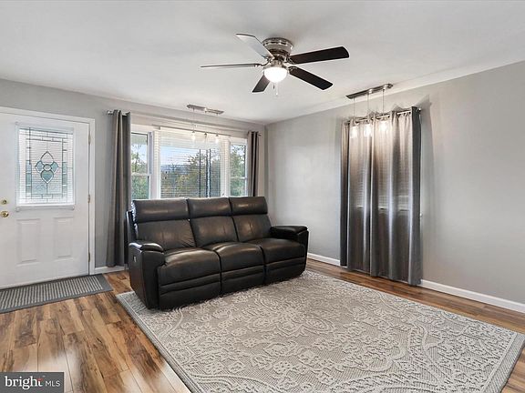 4th image of 412 Massanutten Hts