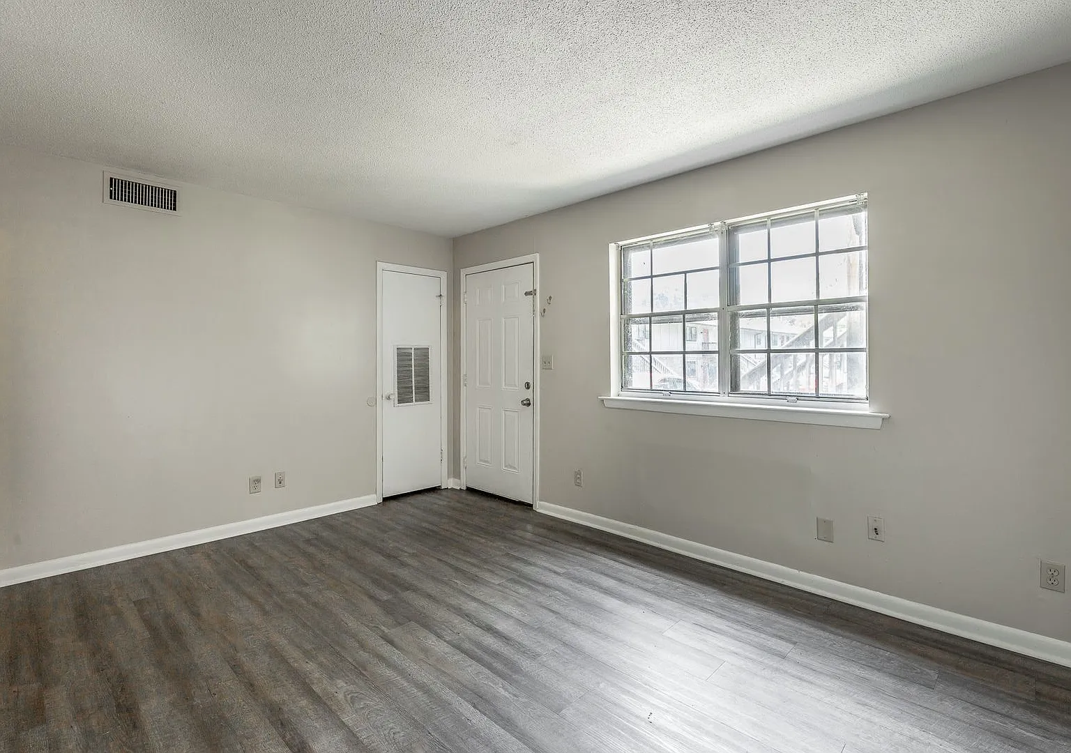 2414 Lyndon Ave — Photo 3