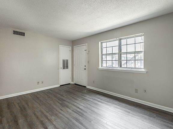 3rd image of 2414 Lyndon Ave APT 17
