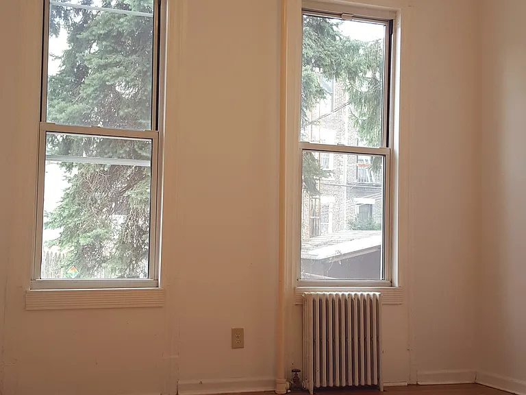 36 Sutton St #1R — Photo 7