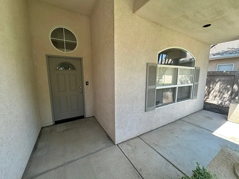 1612 E Victor Ave — Photo 2
