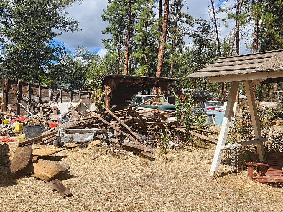 2nd image of 21589 Garden Ln