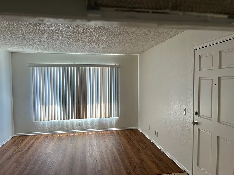 1594 Daly-Olive Apartments — Photo 7