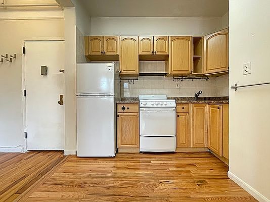 3rd image of 490 Ocean Pkwy APT 23