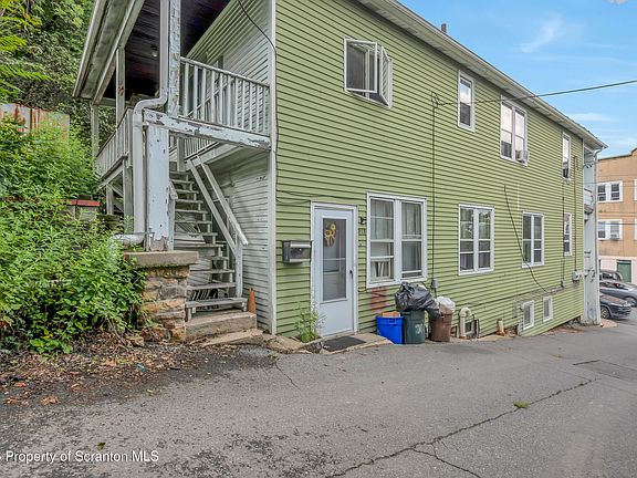 3rd image of 915 W Lackawanna Ave