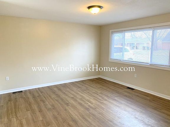 3rd image of 211 W Boitnott Dr