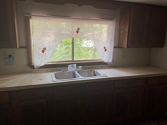 3rd image of 721 Cashman Dr