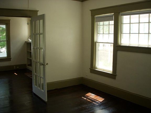 5th image of 1322 W Friendly Ave