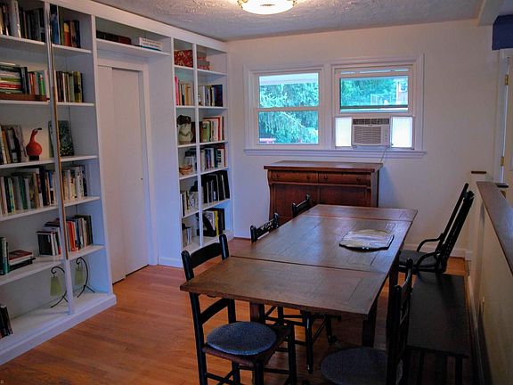 4th image of 807 Grove Ave