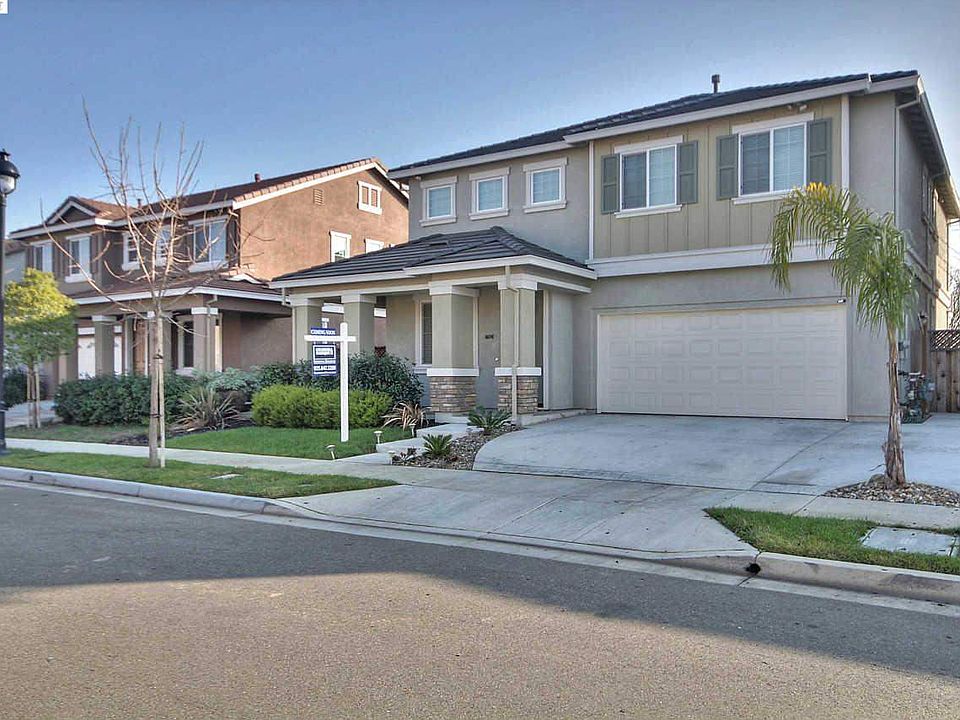 front of home **Please note: The photographs may depict furnishings and decor used for staging or previous occupancy. The home will be delivered vacant and unfurnished at the time of possession unless otherwise specified in writing.**
